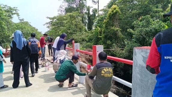 Warga Desa Raket: Terimakasih Pak Presiden atas Rampungnya Jembatan Aramco