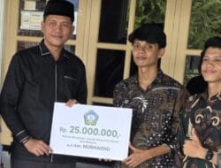 Bupati H. Mirwan Serahkan Bantuan untuk Pemulangan Jenazah Warga dari Malaysia