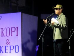 Rico Waas Rayakan Sastra Lewat Musikalisasi Puisi Kopi dan Kepo