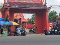 Pedagang Menumpuk di Depan Pagar Kelenteng Pekan Labuhan, Pengurus Yayasan Resah