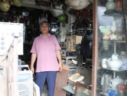 Toko Barang Antik Jhon, Bertahan di Tengah Hilangnya Para Kolektor dan Penghobi