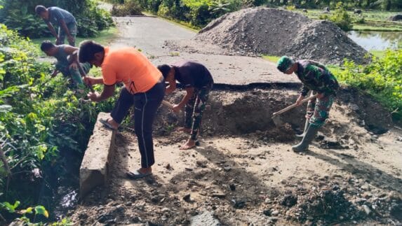 Respons Harapan Warga, Kodim 0107/Aceh Selatan Bangun Kembali Jembatan Pasi Kuala Asahan yang Rusak