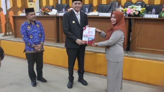Dalam Rapat Paripurna Bupati Aceh Selatan Sampaikan LKPJ Tahun 2025