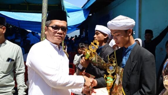 Pj Sekda Madina Hadiri Penamatan Santri Ponpes Ma’had Darul Azhar Angkatan XXIII