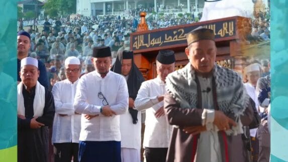 Bupati Labusel Bersama Masyarakat Shalat Idul Adha di Lapangan Santun Berkata Bijak Berkarya