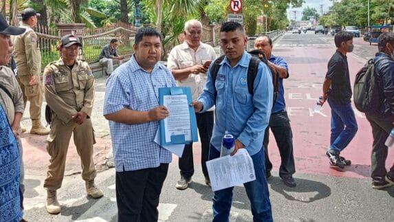 Erwin Suheri Damanik Didukung Bertahan, Massa Serukan Selamatkan Birokrasi Tebing Tinggi