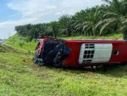 Bus Halmahera Terbalik di Tol JMKT Sergai, 4 Orang Tewas