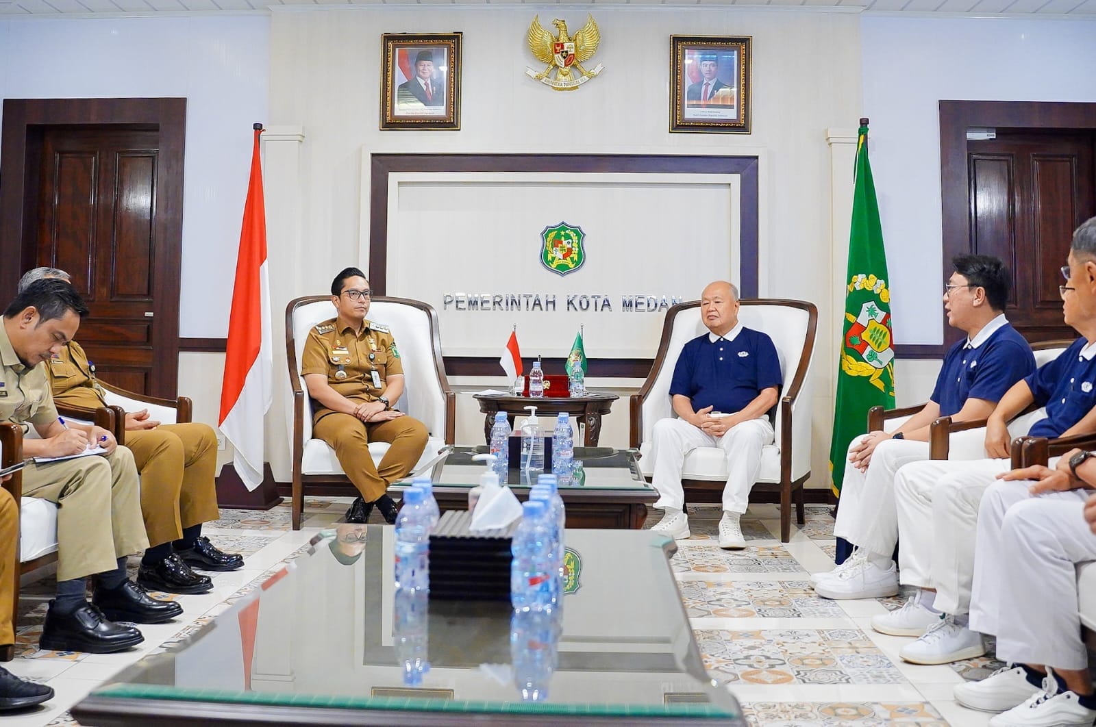 Wali Kota Medan Rico Waas saat menerima audiensi Ketua Yayasan Buddha Tzu Chi Sumatera Utara, Mujianto di Balai Kota. (Foto/Ist)
