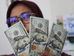 Nilai Tukar Dolar Masih Fluktuasi, Transaksi di Money Changer Sepi