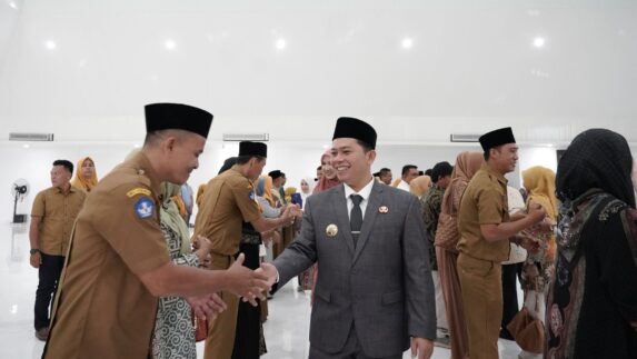 Bupati Palas Lantik 27 Kepalah Sekolah TK, SD dan SMP