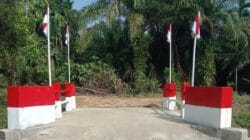 Satgas TNI AD Rampungkan Jembatan Aramco di Desa Kapa Seusak, Warga Trumon Timur Sambut Haru