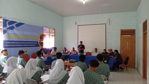 Siswa SMAN 1 Trumon Ikuti Sosialisasi Jurnalistik dan Literasi Media untuk Tangkal Hoaks di Kalangan Pelajar