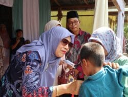 Ketua TP PKK Madina Kunjungi Desa Hutatoras, Serahkan Santunan dan Tekankan Peran Keluarga