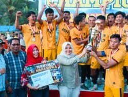 Pathil FC Juarai Turnamen Sepak Bola Mahasiswa se-Pantai Barat CUP I, Wabup Madina: Sepak Bola Bentengi Generasi Muda dari Narkoba
