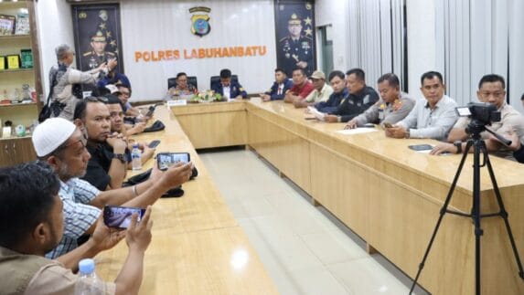 Polres Labuhanbatu Luruskan Informasi Kasus Viral Pengrusakan Mobil