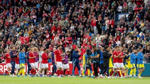 Christian Eriksen Pingsan, Laga Denmark versus Ukraina Dihentikan