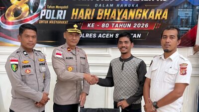 Senyum Ceria Warnai HUT Bhayangkara ke-80, Polres Aceh Selatan Serahkan Kursi Roda untuk Warga Disabilitas
