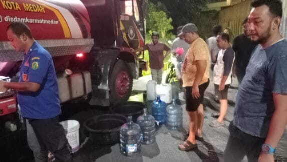 Wali Kota Medan Kerahkan Armada Damkarmat untuk Penuhi Kebutuhan Air Bersih Warga