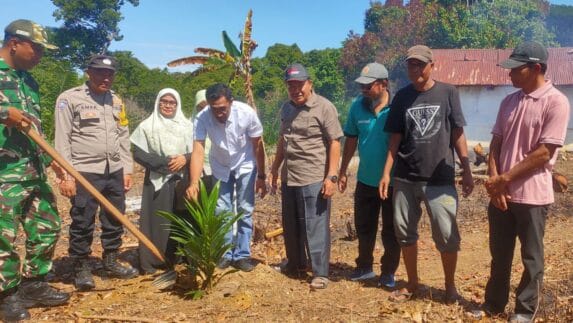 Andri Nofidar Buka Program ASRI di SMKN 4 Abdya, Minta Ciptakan Lingkungan Sekolah Bernilai Ekonomi