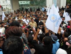 Unjuk Rasa LMP MBG di Kantor Gubsu Bawa 5 Petisi