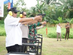 Peringati Hari Bhayangkara ke-80, Syah Afandin Ikuti Menembak Gembira