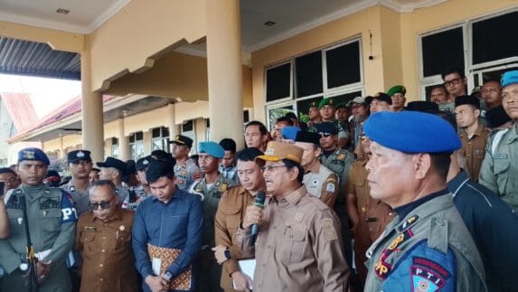 Jadup di Aceh Singkil tak Kunjung Cair, Ribuan Massa Demo Kantor Bupati