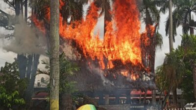 Miniatur Rumah Adat Monumen Sisingamangaraja Hangus Terbakar