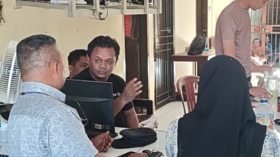 Perkembangan Kasus Dugaan Penganiayaan, Tim Hukum Mia Safitri Datangi Polsek Sungai Beremas