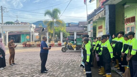Peringati Hari Lingkungan Hidup Sedunia, DLH Abdya Gelar Aksi Bersih-bersih di Pusat Kota