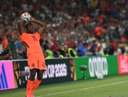 Real Madrid Kontrak Pemain Belanda Denzel Dumfries untuk Bek Kanan
