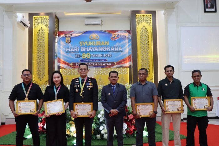Hari Bhayangkara ke-80, Polres Aceh Selatan Gelar Syukuran dan Berikan Penghargaan ke Personel Berprestasi