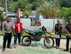Polres Aceh Selatan Serahkan Tersangka dan Barang Bukti Kasus Kecelakaan Lalu Lintas Tahap II ke Kejari