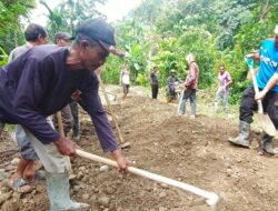 TNI dan Rakyat Satukan Langkah Buka Jalan TMMD 129 Kodim 0107/Aceh Selatan Tembus 58 Persen