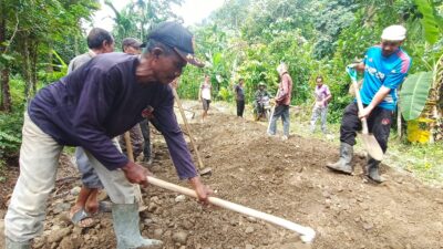 TNI dan Rakyat Satukan Langkah Buka Jalan TMMD 129 Kodim 0107/Aceh Selatan Tembus 58 Persen
